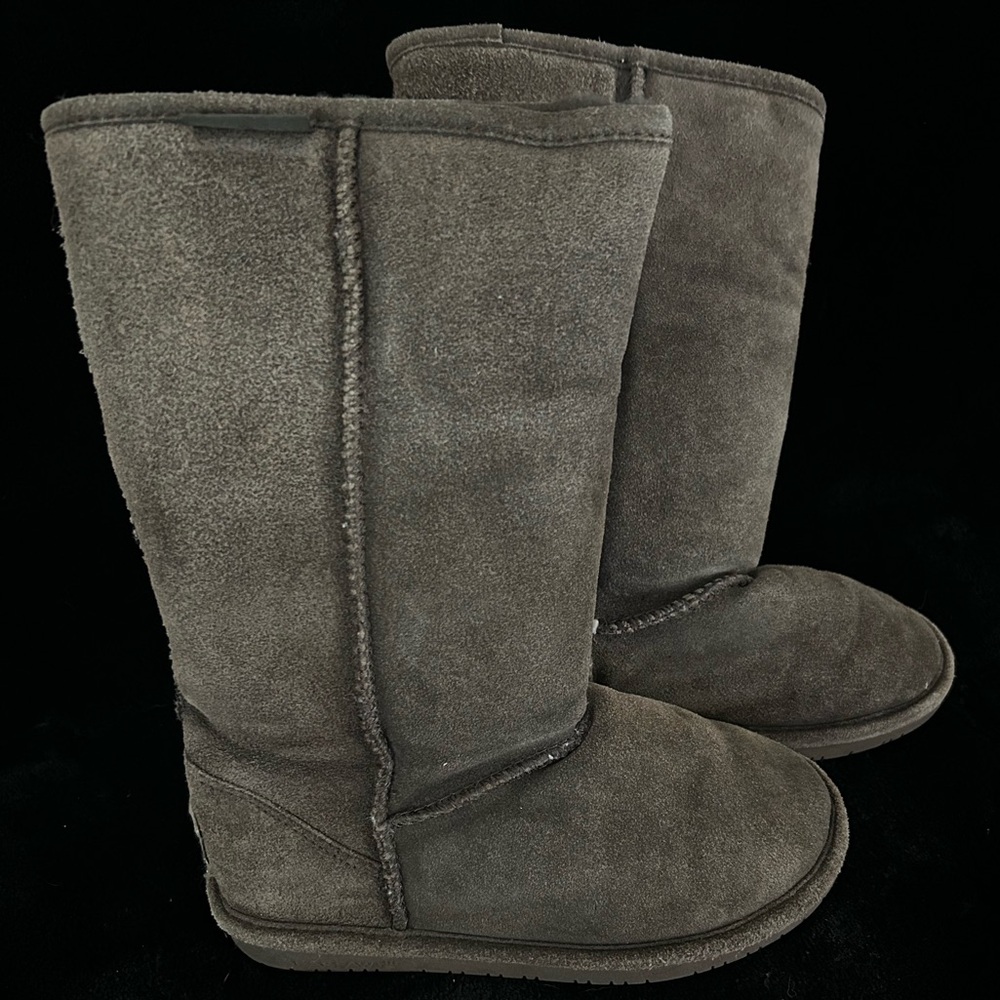 BEARPAW Women’s Size 5 Winter Boots Suede & Sheep Skin Wool Blend Lining.